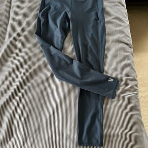 Vuori Pace High Rise Leggings in Navy Blue